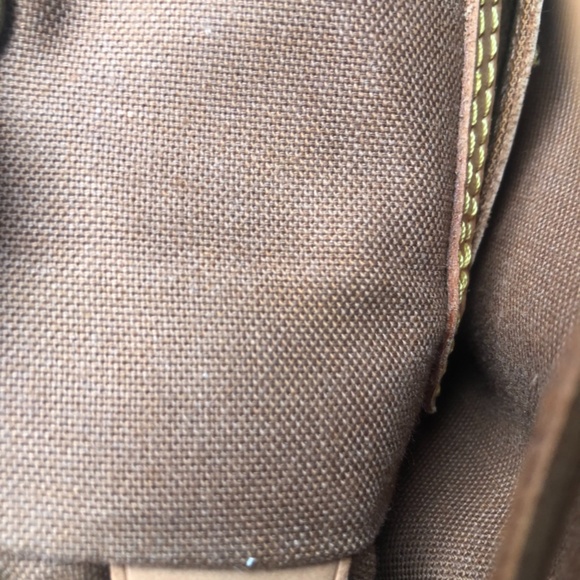 Louis Vuitton Montsouris MM - Picture 10 of 12